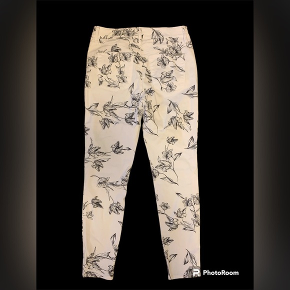 NWOT jeans WHBM “the skinny ankle” 4 mid-rise white black floral - Picture 4 of 8